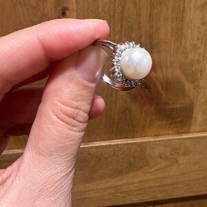 Elegant Silver Pearl Ring